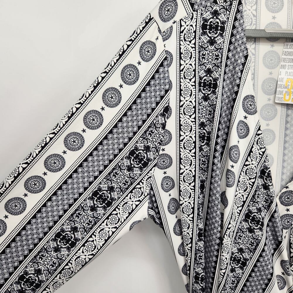 NWT‎ LuLaRoe Michelle Navy & White Geometric Pattern Plus Wrap Dress Women's 3X - Picture 7 of 8